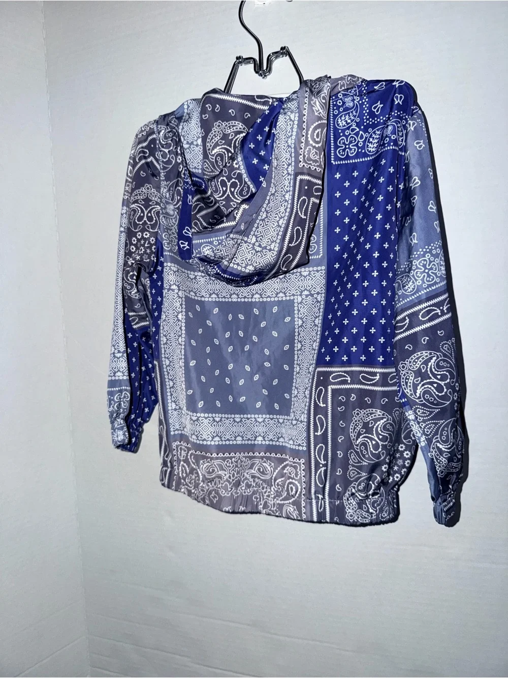 SHEIN Kids Bandana Print Hooded Raincoat in Blue and Gray